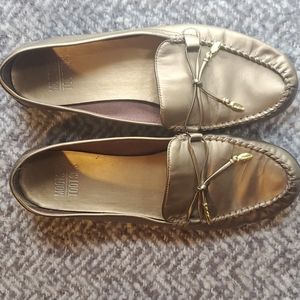 Mootsies Tootsies gold tone flats size 9.5
